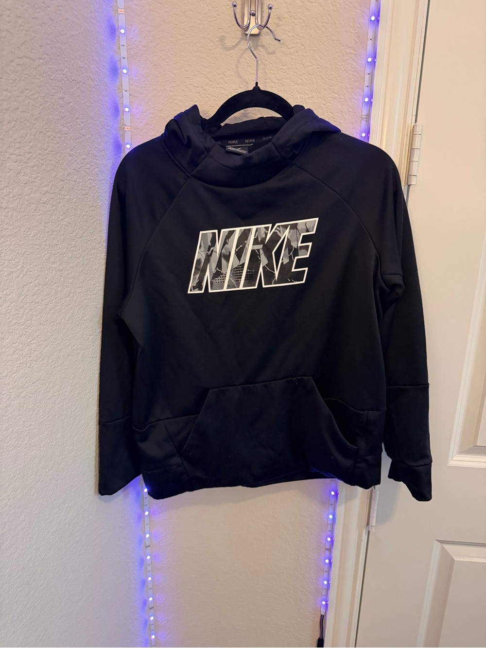 Nike Youth size XL Black Logo Pullover Hoodie